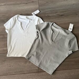 Hollister Ribbed Seamless Notch Neck Baby Tees Bundle of Two Gray White Small